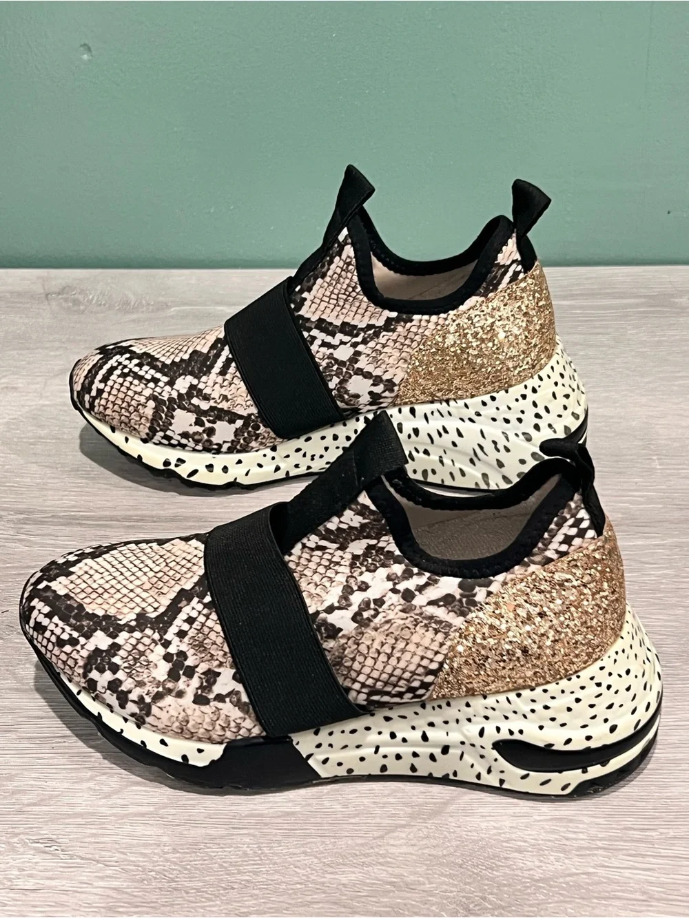 Steve Madden Multi Print Gold Sparkle Slip On Sneakers Women’s Size 5.5